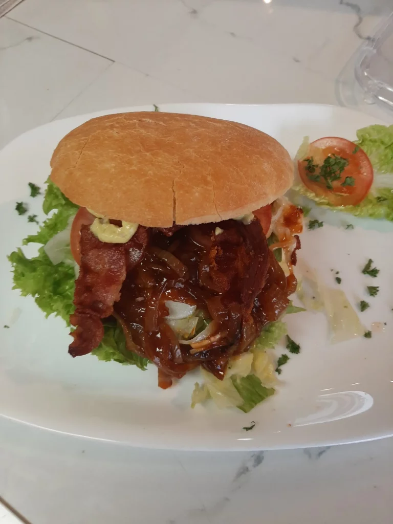 Brummitreff´s Bypassburger mit Pommes